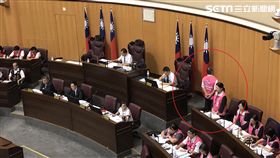 １６：９
當面嚼舌根！議員質詢森77　局長遭嗆面壁思過轉身照做
