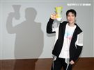 蕭敬騰為愛發聲打造關懷弱勢MV「一起飛.一起愛」，牽手飛翔傳遞愛。（記者邱榮吉/攝影）