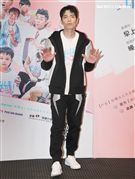 蕭敬騰為愛發聲打造關懷弱勢MV「一起飛.一起愛」，牽手飛翔傳遞愛。（記者邱榮吉/攝影）