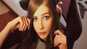 俄羅斯19歲網紅Карина Сычева流出「三點全露」裸照（圖／翻攝自《ЯрскГрад.ру》）