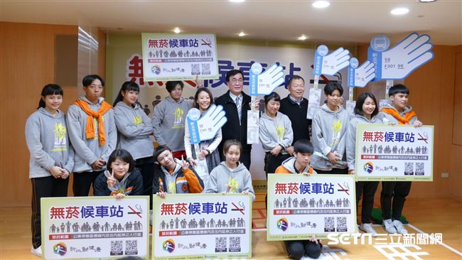 新北公車站牌禁菸  再開1張罰單