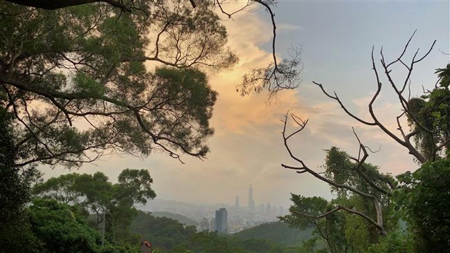 吳德榮：中秋新竹以南越晚越適合賞月