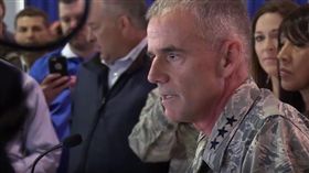 非裔學生遭種族歧視文字，軍官校長Jay Silveria怒罵種族歧視的學生說：「滾！你們應該從這裡出去。」（圖／翻攝自《USAFAOfficial》YouTube）
