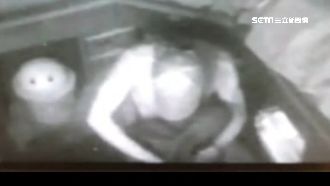 不專業小偷動作太慢　警察來了他還在