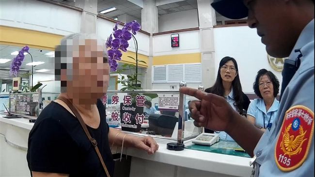 假堂姊來電借錢　重聽阿嬤險被騙十萬