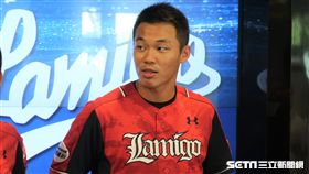 桃猿隊王柏融今日休兵，出席賽前廠商代言活動。（圖／記者王怡翔攝）