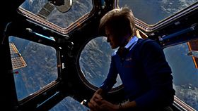 女太空人 美國太空總署（NASA）

https://www.facebook.com/pg/NASA/photos/?tab=album&album_id=67899501771