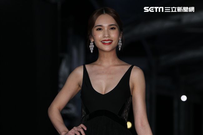 楊丞琳小抄塞乳溝　隔空感謝李先生