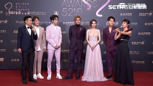 信妙禪穿紫衣登紅毯？毛弟遭網友狂虧