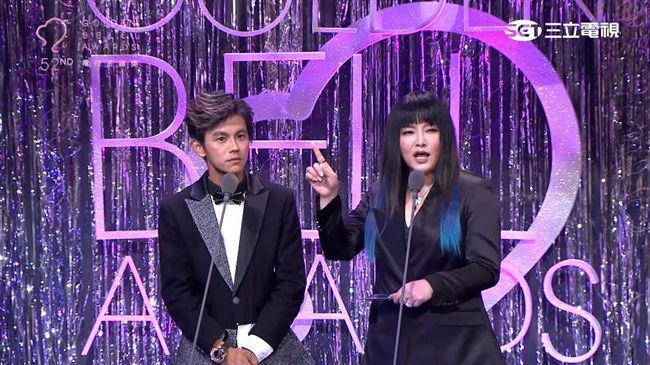 胖瘦之爭！阿翔、唐綺陽頒獎狂爭這個