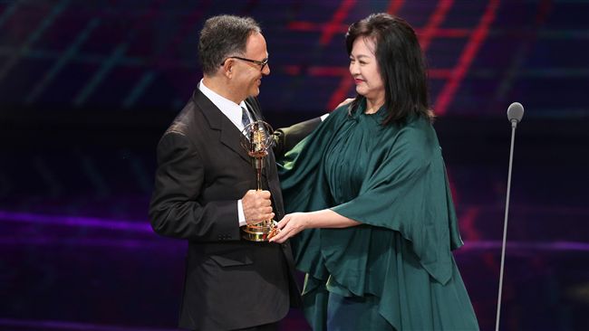 獎獻天上好友！崔苔菁感念丁松筠貢獻