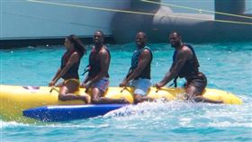 LeBron James、Dwyane Wade、Chris Paul和Carmelo Anthony,香蕉船兄弟（圖／翻攝自推特）