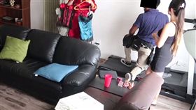 男友,辣妹,出軌,雙胞胎,色誘,挑逗,To Catch a Cheater,忠誠度,上床,情侶　圖／翻攝自YouTube https://goo.gl/Ry9akn