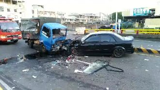 酒駕地下道逆向　猛撞賣水果貨車婦