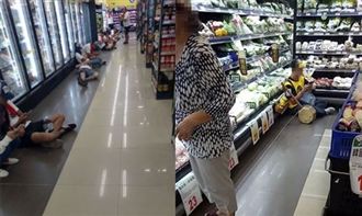 一群人攤坐賣場吹冷氣　網友看到傻眼