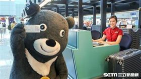 熊讚赴美城市行銷／整理行李／大秀登機證　翻攝臉書