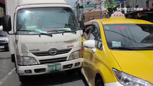 無人貨車突然向前滑行　小黃慘被撞