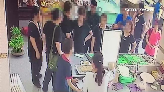 穿黑衣用餐被趕　店家：辦喜宴有禁忌