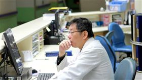 柯文哲、柯P、穿白袍柯文哲／臉書