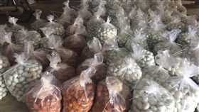 16:9
雲林焚化銷毀蘇丹紅蛋雲林縣2處蛋鴨場檢出含工業染料蘇丹紅四號，30日撲殺7150隻鴨，並同步將鴨蛋、鹹蛋、皮蛋（圖）焚化銷毀；縣府農業處持續抽驗10處蛋鴨場。（雲林縣政府提供）中央社記者葉子綱傳真  106年9月30日