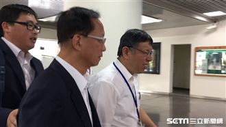 陳嘉昌門口迎！柯赴市議會專案報告