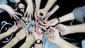 手天使,義工(臉書 https://www.facebook.com/handjobtw/photos/a.1801729640104117.1073741827.1801713403439074/1895323920744688/?type=3&theater)