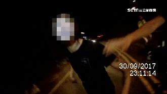 酒駕雙載逆向撞！爛醉男暴走搥打員警