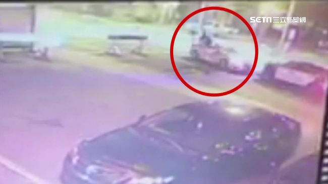 加國男子飛車撞警　下一秒竟拿刀猛刺