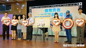 為幫助青少年建立正確菸品與電子煙危害的認知，台北市衛生局結合教育局，於今（8）日一同前進喬治工商，呼籲同學拒絕菸品及電子煙的誘惑。（圖／台北市衛生局提供）