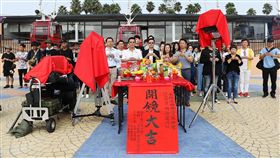 由導演李世偉（克拉克）執導拍攝的國片「編號174錯命逆行」昨天（1日）於台中麗寶樂園舉行開鏡儀式，祈求開拍大吉，有人氣男神邱孟昊、新生代演員梁煒鈿等，還有總鋪師歌王陳隨意、謝宜君也將加入電影客串演出，導演也特別感謝園區大力協助拍攝，用行動支持國片，將天空之夢摩天輪、旋轉木馬等多項設施列為場景，本片預計2018上半年上映。