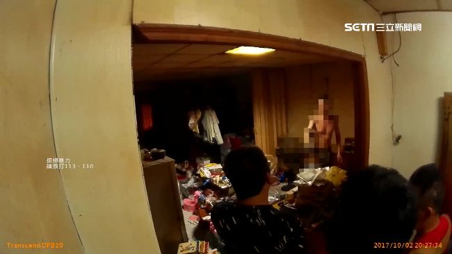 爭吵後情緒失控　父竟持刀挾6歲兒