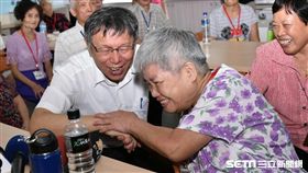 柯文哲玉成里走訪與長者做體操　北市府提供