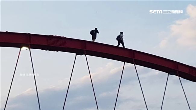 攀爬20米拱橋　法官：沒嚇到人不罰