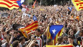 西班牙,自治區,集會,抗議,公投,施暴,暴力
（圖／美聯社／達志影像）