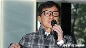 成龍來台為精品旗艦店開幕站台。（記者邱榮吉/攝影）