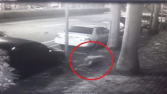 桃園小客車飆速　女騎士遭撞飛慘死