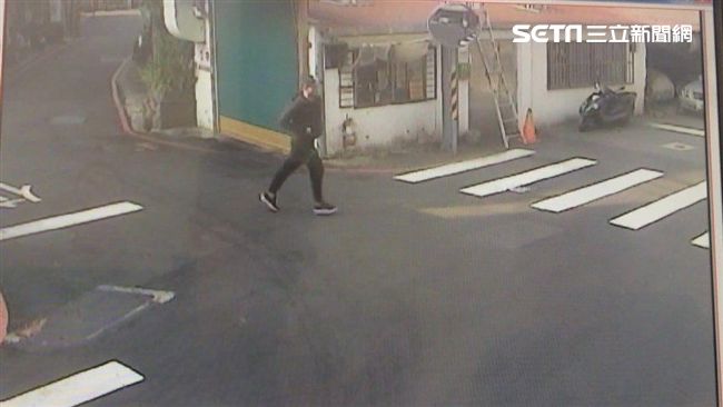 不滿女友遭騷擾　醋男持刀刺房仲屁股