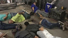 巴西一群歹徒在聖保羅南區挖了一條直通銀行金庫的地道，遭警方逮捕（圖／翻攝自《每日電訊報》）