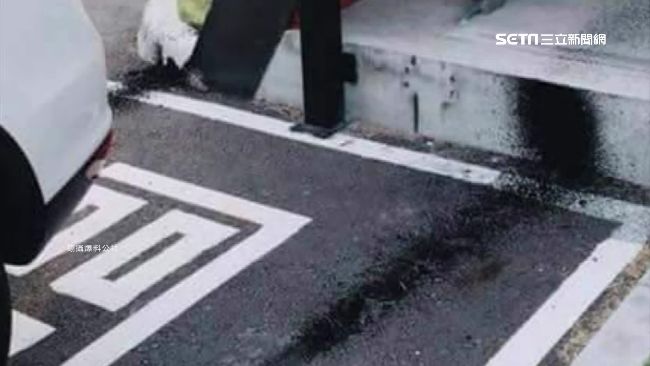 燒胎弄髒星巴克　車主稱仿效國外影片