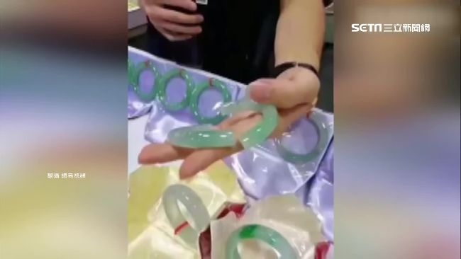 男手滑摔壞百萬翡翠　協商僅賠1%價