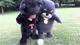 熊讚踢足球! 胖胖身驅踢不到超模樣可愛（熊讚,美國,華府,國慶,酒會,雙橡園）