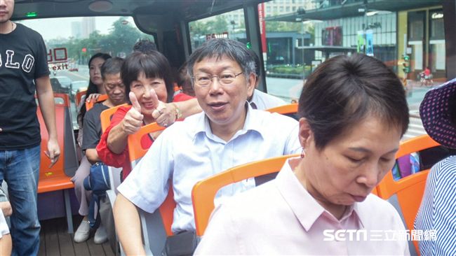 敬老卡搭雙層巴士？柯找長者做實驗