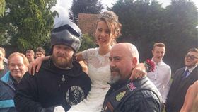 高中生,夏儂,Shannon Purcifer,畢業舞會,重機,霸凌,禮服(臉書 https://www.facebook.com/claire.p.brittain/posts/10155700927577223?pnref=story)