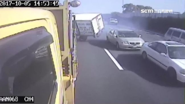 貨車撞工程車　嬤孫沒繫安全帶遭拋飛
