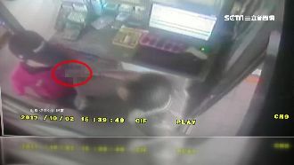 掏槍恐嚇加油站員　男子當街遭逮