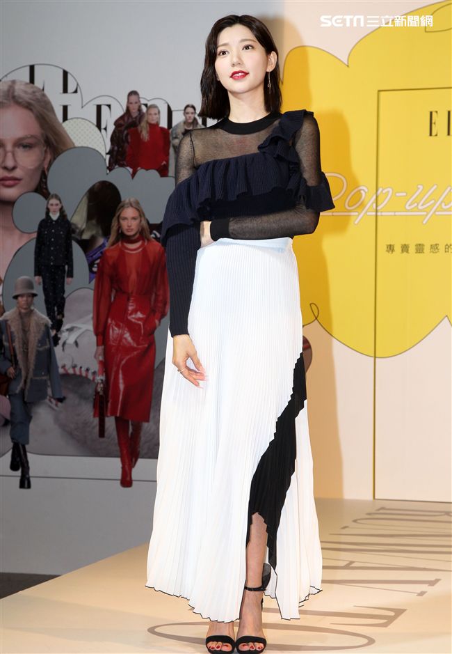 郭雪芙化身超模性感走秀，展現女性自信風格態度。（記者邱榮吉/攝影）