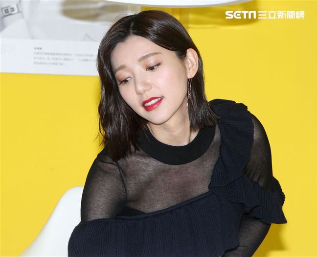 郭雪芙化身超模性感走秀，展現女性自信風格態度。（記者邱榮吉/攝影）