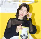 郭雪芙化身超模性感走秀，展現女性自信風格態度。（記者邱榮吉/攝影）