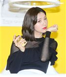 郭雪芙化身超模性感走秀，展現女性自信風格態度。（記者邱榮吉/攝影）