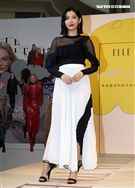 郭雪芙化身超模性感走秀，展現女性自信風格態度。（記者邱榮吉/攝影）